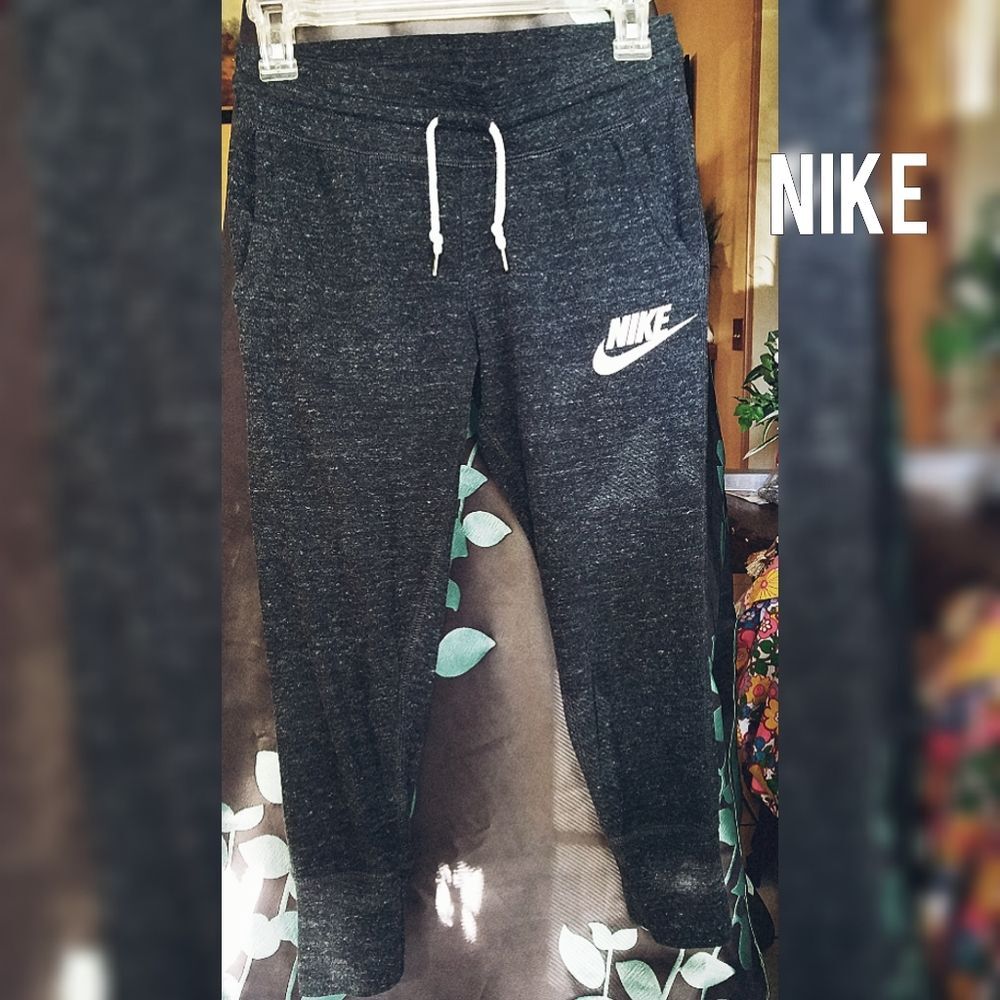 Nike women Jogger sweatpants